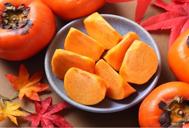 The Quiet Conquest of Japanese Premium Fruit in the Gulf. Five years ago, almost zero Japanese persimmons, strawberries or Shine Muscat grapes reached the GCC in commercial volumes.